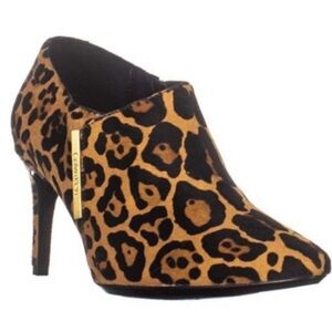 NWOB! Calvin Klein 9M natural jeanna leopard booties .